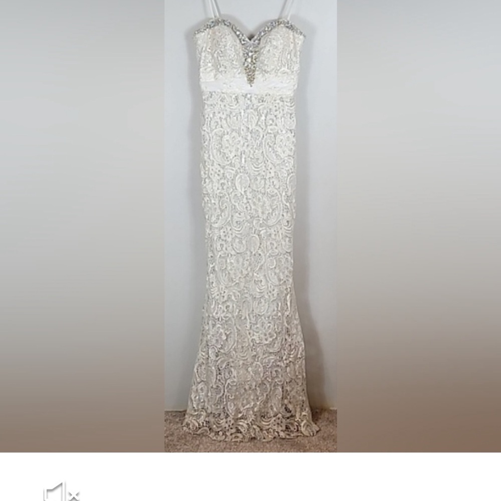Vintage Lace Maxi Formal Gown Dress Size 5/6 White Ivory Gold Silver Jewels Prom